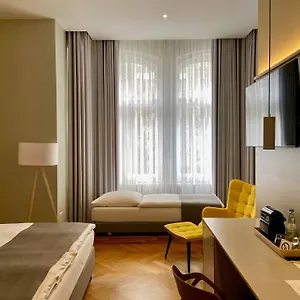 Hotel 38 ***